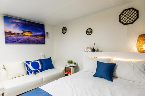 Bed, Photo of the whole room, Decorative detail