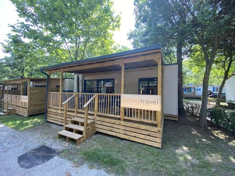 Estivo Premium Plus mobile homes on Camping Bella Italia Campground/ 
RV Resort in Peschiera del Garda