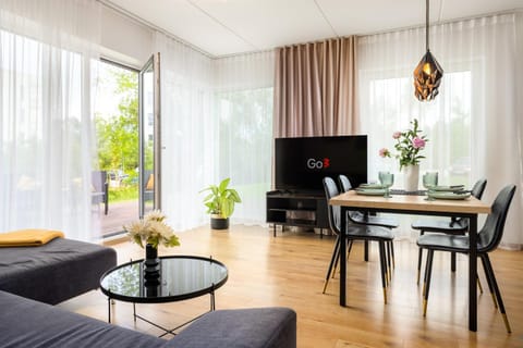 TV and multimedia, Living room, Seating area, Dining area, Garden view