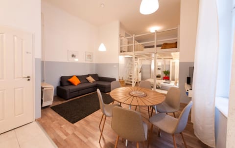 Kitchen or kitchenette, Living room, Seating area, Dining area