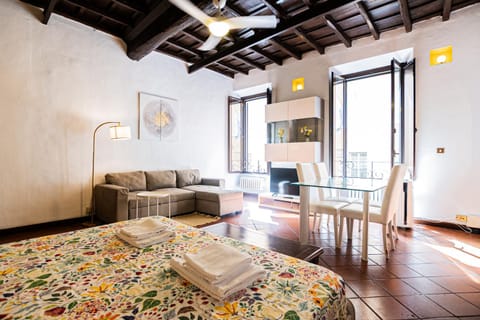 Bed, Living room, Photo of the whole room, Dining area