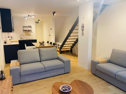 Living room, Seating area, kitchen