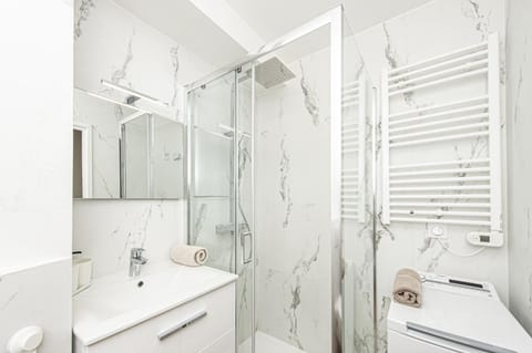 Shower, Bathroom, towels