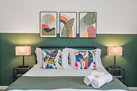 Bed, Photo of the whole room, Decorative detail, Bedroom