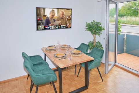 TV and multimedia, Seating area, Dining area, Evening entertainment