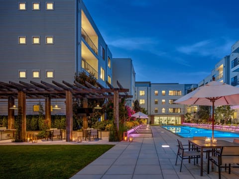 Property building, Pool view