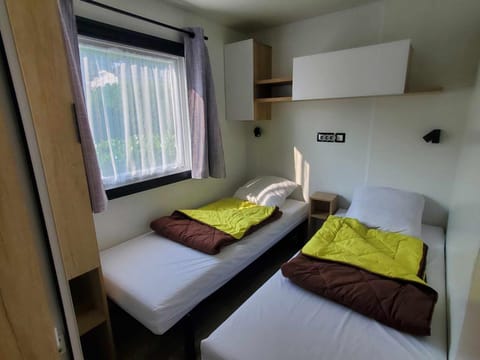 Mobil home récent Domaine de Kerlann Campground/ 
RV Resort in Pont-Aven