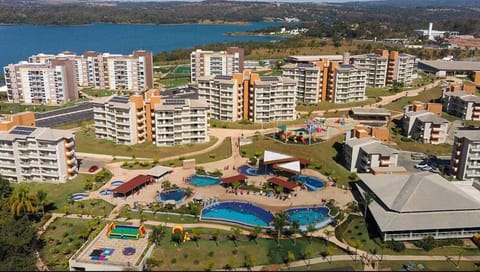 Property building, Day, Natural landscape, Bird's eye view, Lake view, Pool view