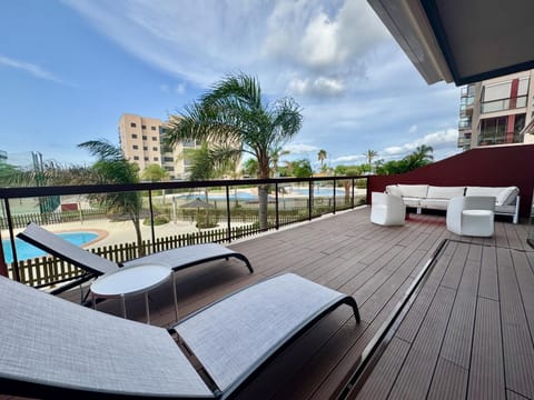 Day, Natural landscape, View (from property/room), Balcony/Terrace, Pool view, Swimming pool, sunbed