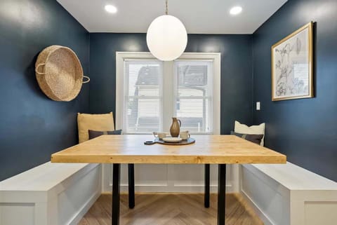 Close to OSU Rooftop Patio Grill & Outdoor TV Apartment in Clintonville