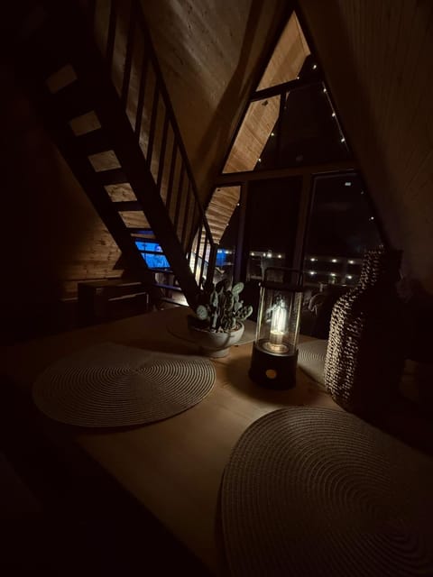 Night, View (from property/room), Balcony/Terrace, Living room, Food and drinks, Seating area, Drinks