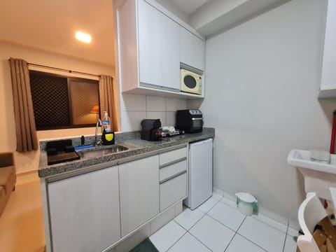Kitchen or kitchenette, minibar, stove