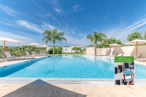 Day, Pool view, Swimming pool, sunbed