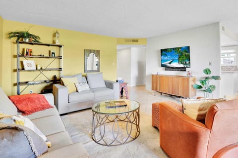 Relaxing Palm Springs Condo with Pool Access House in Cathedral City