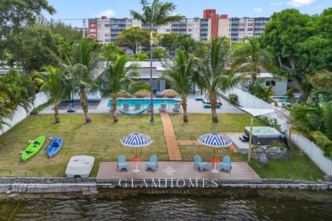 Property building, Garden, Garden view, Pool view, Swimming pool, sunbed