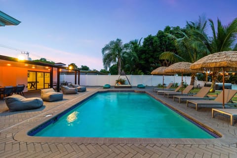 Pool view, Swimming pool, sunbed