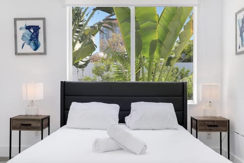 Bed, Photo of the whole room, Decorative detail, Bedroom, towels