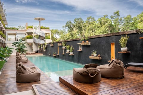 Garden, Swimming pool