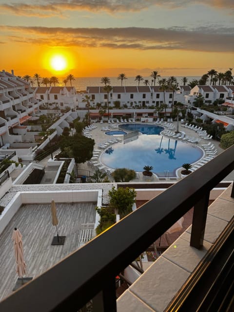 View (from property/room), Balcony/Terrace, Pool view, Sea view, Swimming pool, Sunset