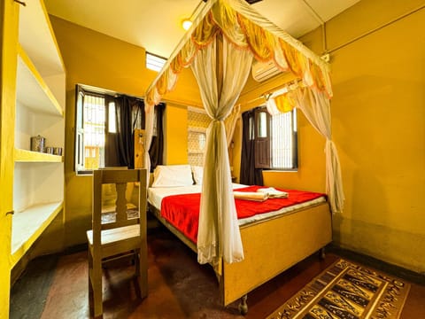 Bed, Photo of the whole room, towels
