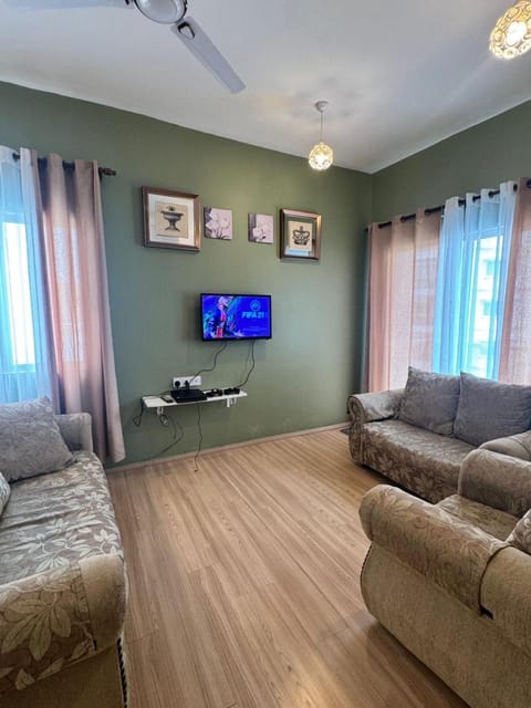 Communal lounge/ TV room, TV and multimedia, Living room, Seating area, Evening entertainment