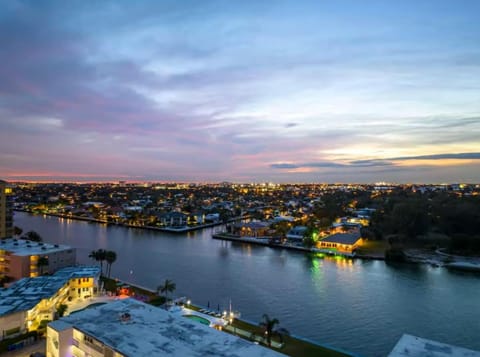 New Construction Villa 2 min Walk to Beach Jacuzzi House in Pompano Beach