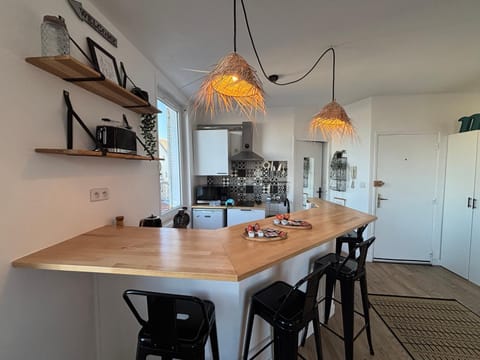 Kitchen or kitchenette, Dining area, pet friendly