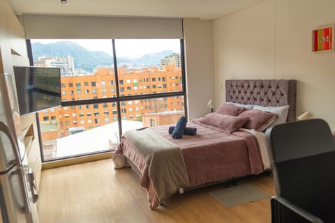 Bed, Natural landscape, TV and multimedia, Living room, Photo of the whole room, Seating area, Bedroom, Mountain view, pet friendly, pet friendly, towels
