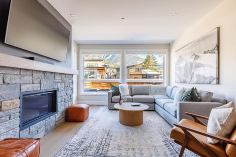 TV and multimedia, Living room, Seating area