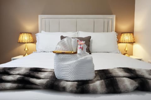 Bedroom, towels