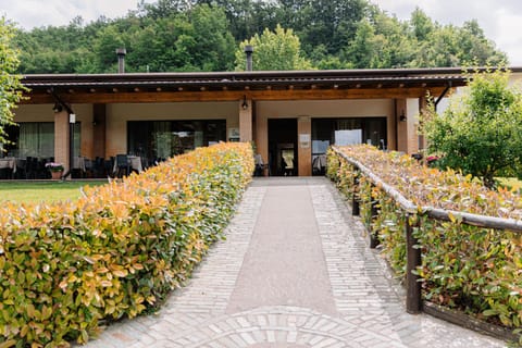 Property building, Restaurant/places to eat