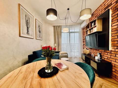 Communal lounge/ TV room, TV and multimedia, Living room, Seating area, Evening entertainment