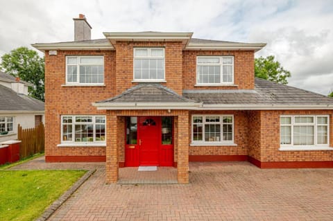 Spacious Home by Lough Rynn Castle Wedding Venue Bed and Breakfast in Longford