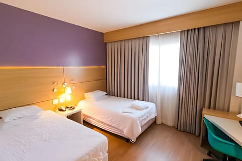 Bed, Photo of the whole room, Bedroom, air conditioner