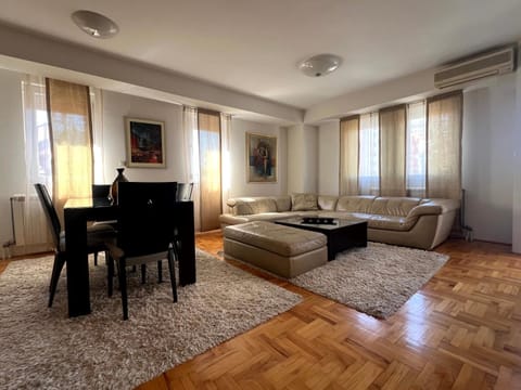 Living room, Dining area, air conditioner