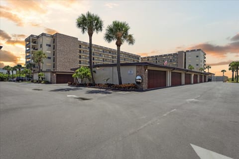 Property building, Day, Parking