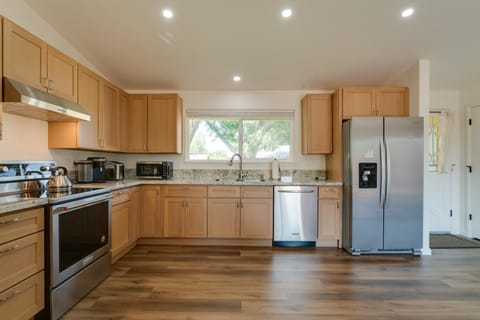 Quiet Home with Yard 2 Mi to Mall and Sparks Marina! House in Sparks