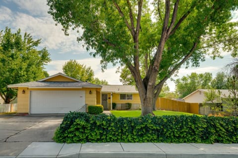 Quiet Home with Yard 2 Mi to Mall and Sparks Marina! House in Sparks