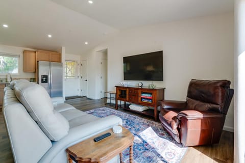 Quiet Home with Yard 2 Mi to Mall and Sparks Marina! House in Sparks