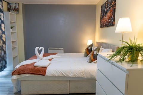 Meadowside Quay 2BR Luxurious Apartment Apartment in Glasgow