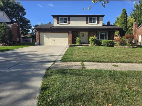 Four Bedroom Family and friends cozy home Villa in Sterling Heights