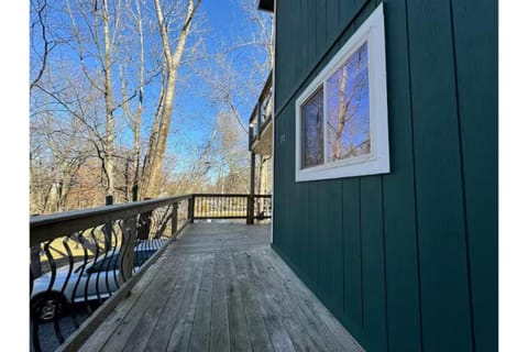 Sweet Darlene with Hot Tub, Game Room and Pet Friendly House in Tunkhannock Township