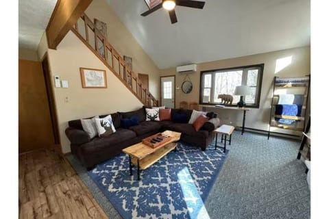 Sweet Darlene with Hot Tub, Game Room and Pet Friendly House in Tunkhannock Township