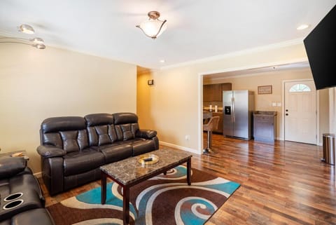 Comfortable 3BR Retreat Near Downtown Birmingham House in Bessemer