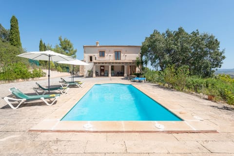 Property building, Swimming pool, sunbed