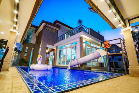 Property building, Swimming pool