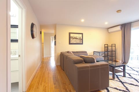 Communal lounge/ TV room, Living room, Seating area