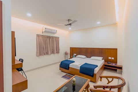 Bed, TV and multimedia, Photo of the whole room, Bedroom, air conditioner