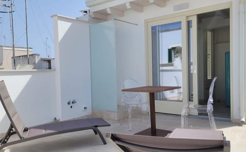 Property building, Solarium, Balcony/Terrace, Balcony/Terrace, sunbed