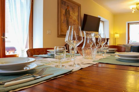 TV and multimedia, Dining area